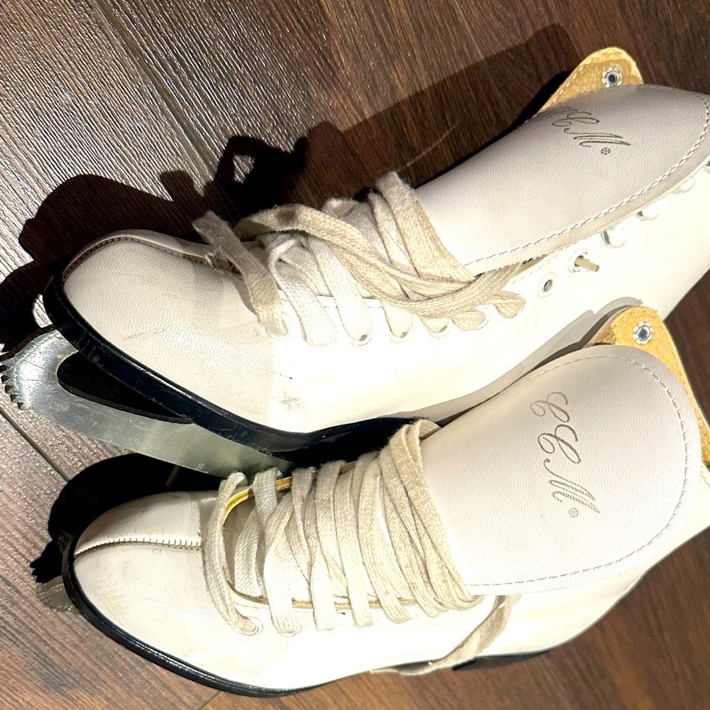 Girls figure skates